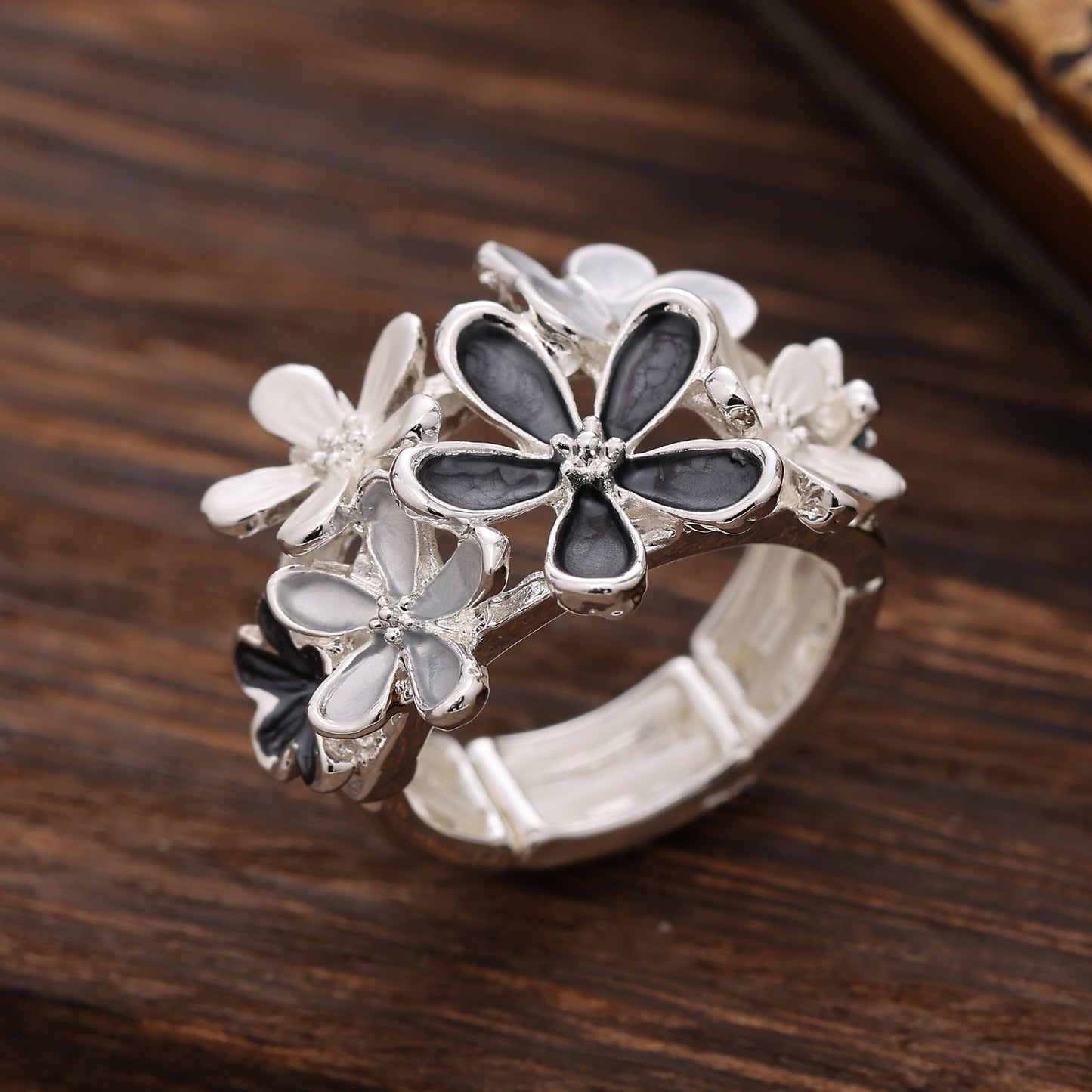 Elegant Floral Ring