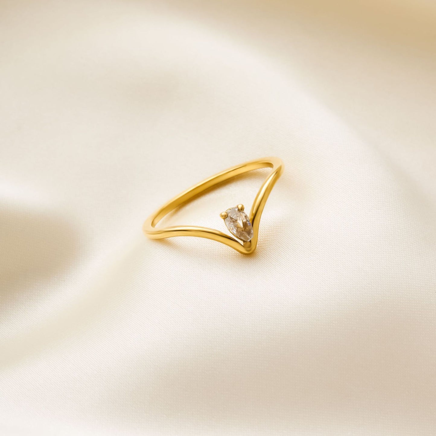 Elegant Gold Diamond Ring