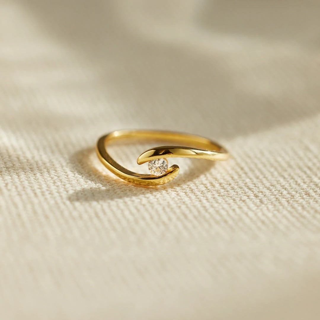 Elegant Gold Diamond Ring