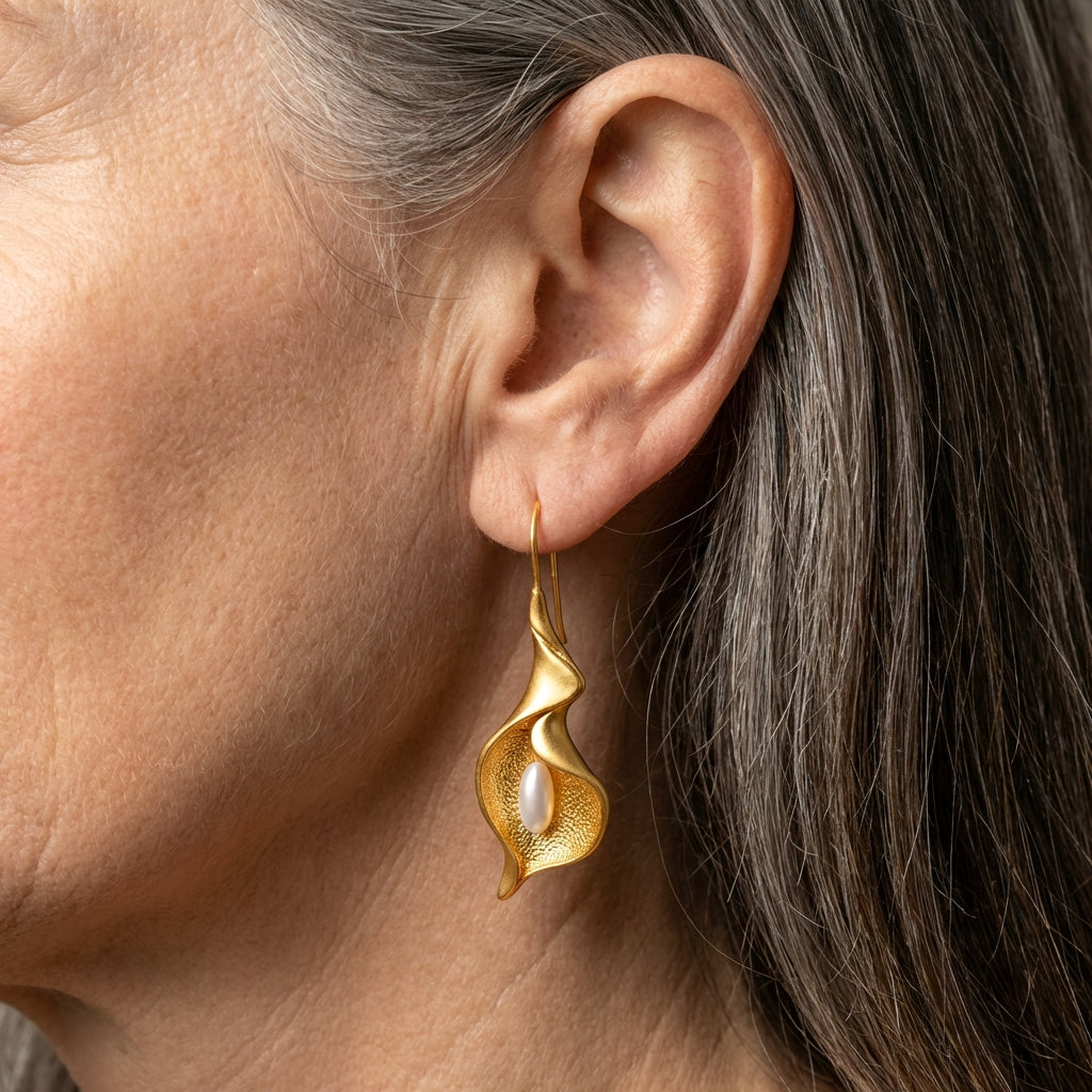 Elegant Gold Flower Earrings