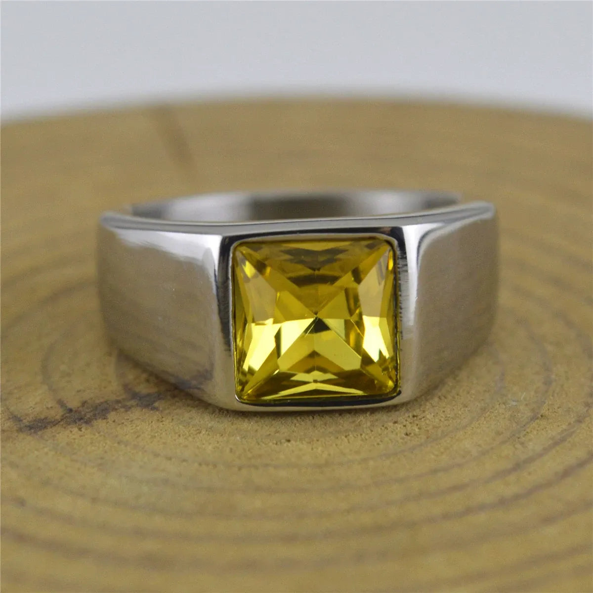 Exotic Olive Round Glass Silvered Ring
