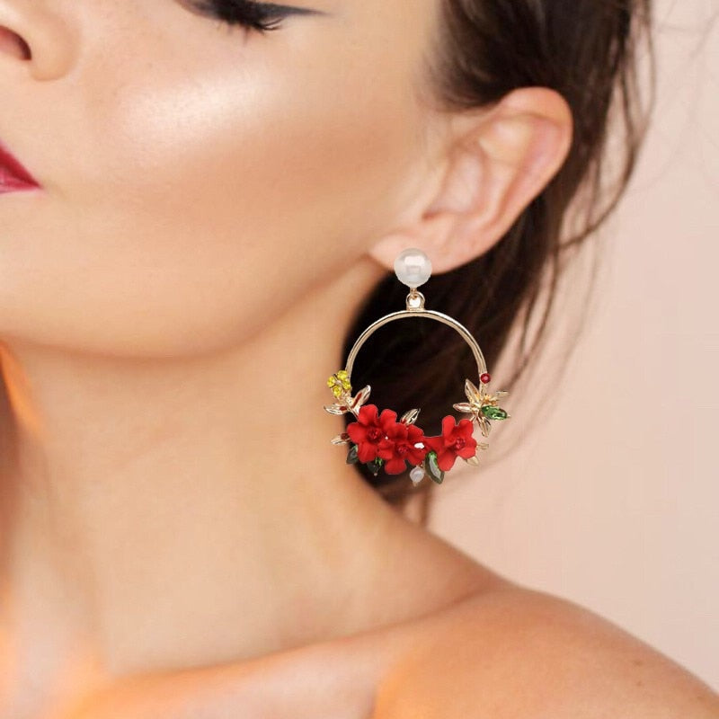 Flower And Pearl Earrings In Gold