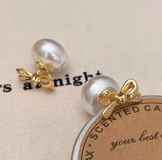 Classic Pearl Bowknot Stud