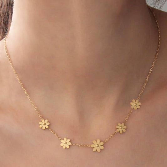 Delicate Daisy Necklace