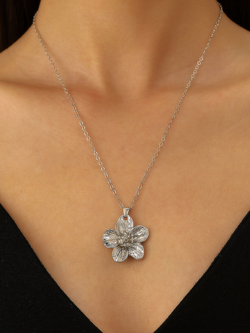 Delicate Flower Necklace