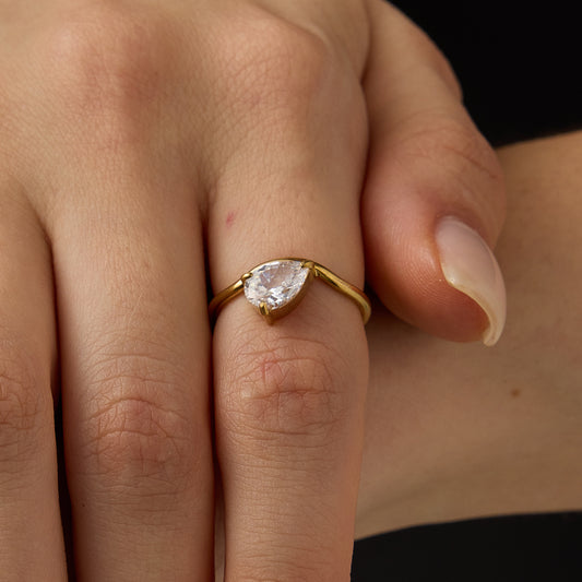 Elegant Crystal Ring