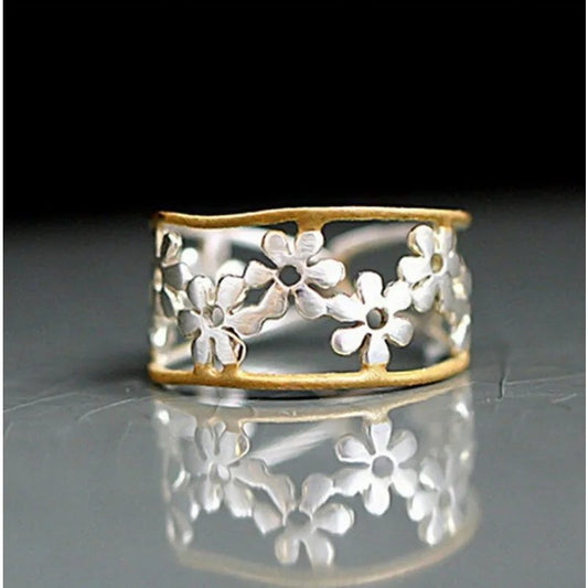 Elegant Daisy Flower Ring