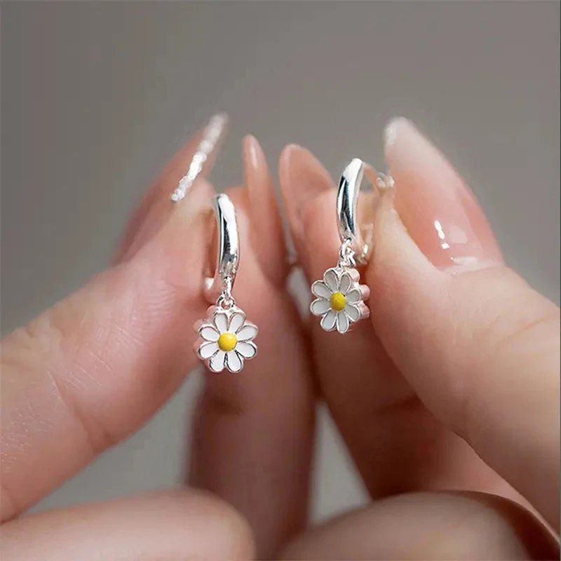 Elegant Daisy Pendant Earrings