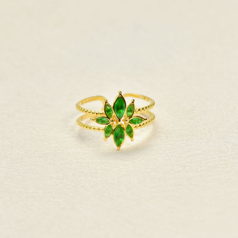 Elegant Emerald Flower Ring