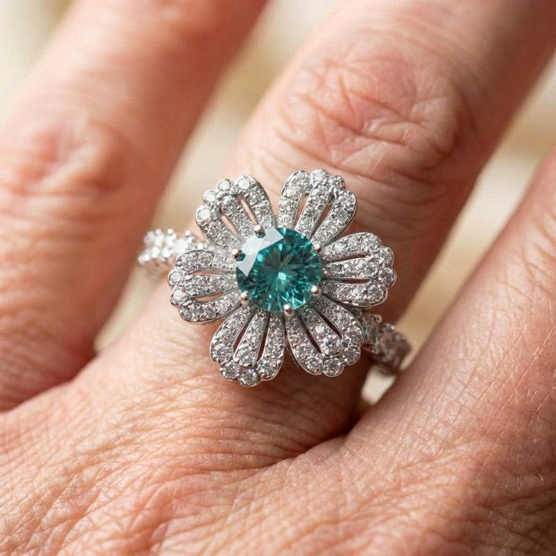 Elegant Emerald Flower Ring