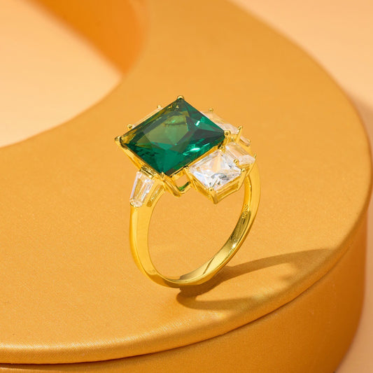 Elegant Emerald Gold Ring