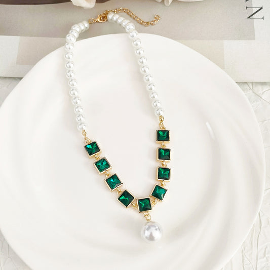 Elegant Emerald Pearl Necklace