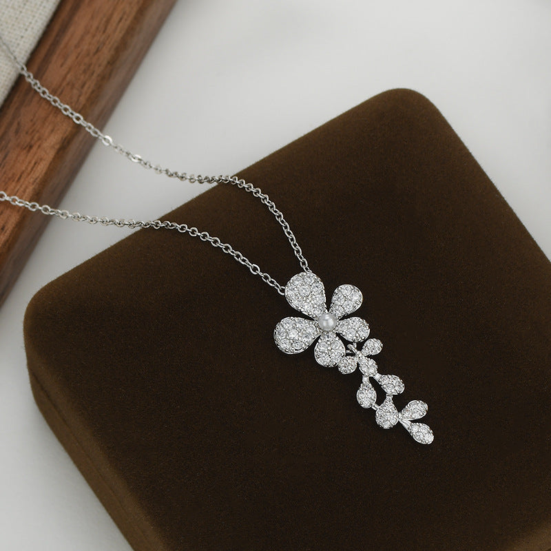 Elegant Floral Necklace