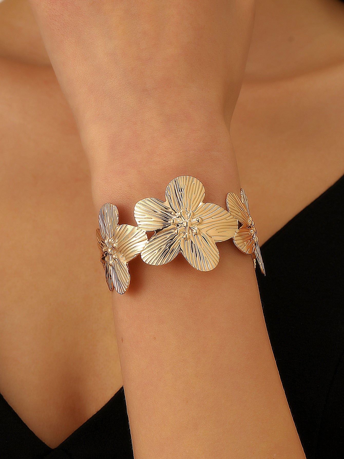 Elegant Flower Bracelet