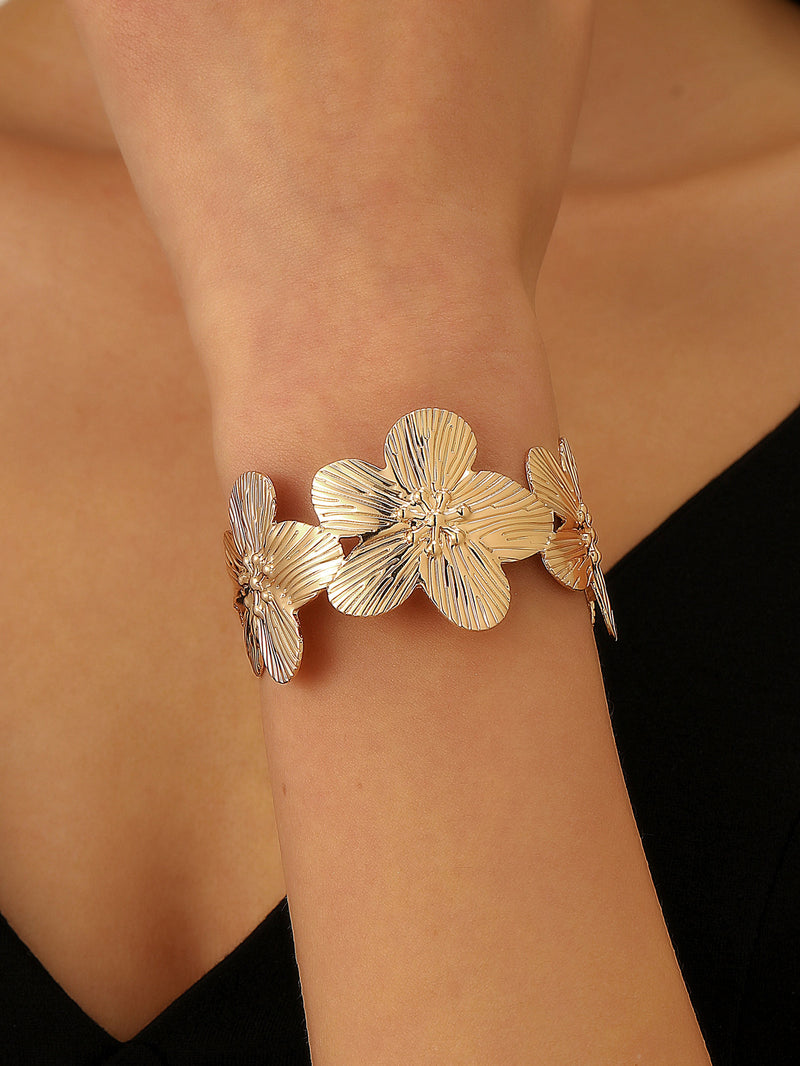Elegant Flower Bracelet