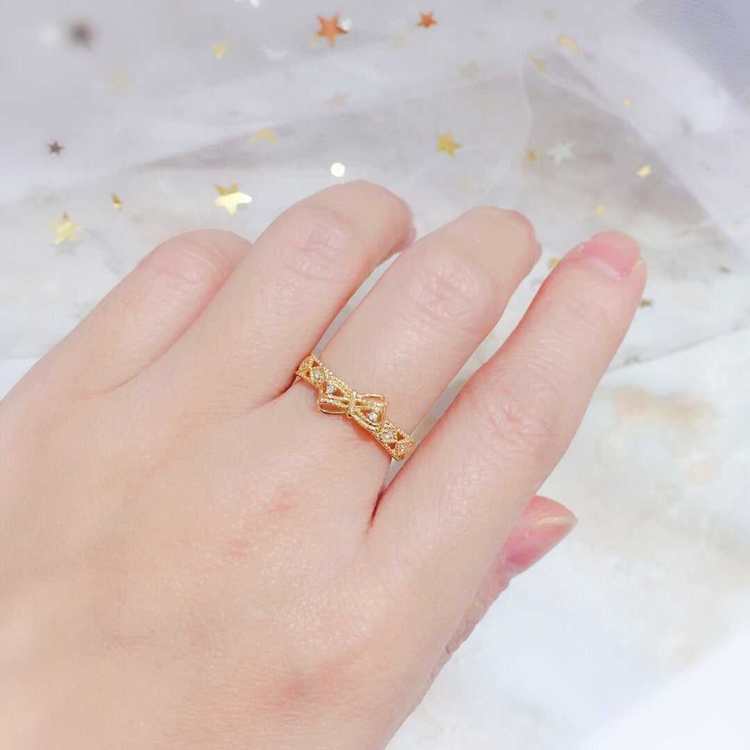 Elegant Gold Bow Ring