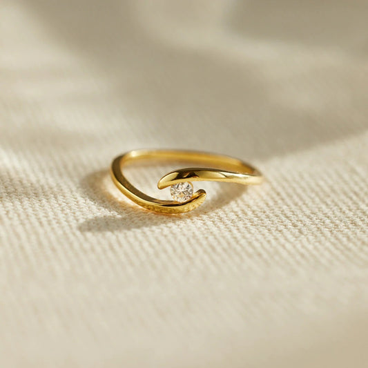 Elegant Gold Diamond Ring