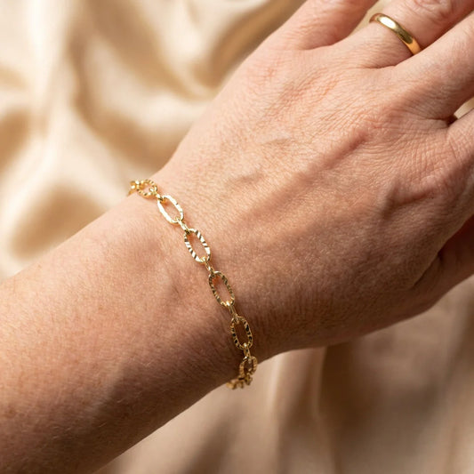 Elegant Gold Link