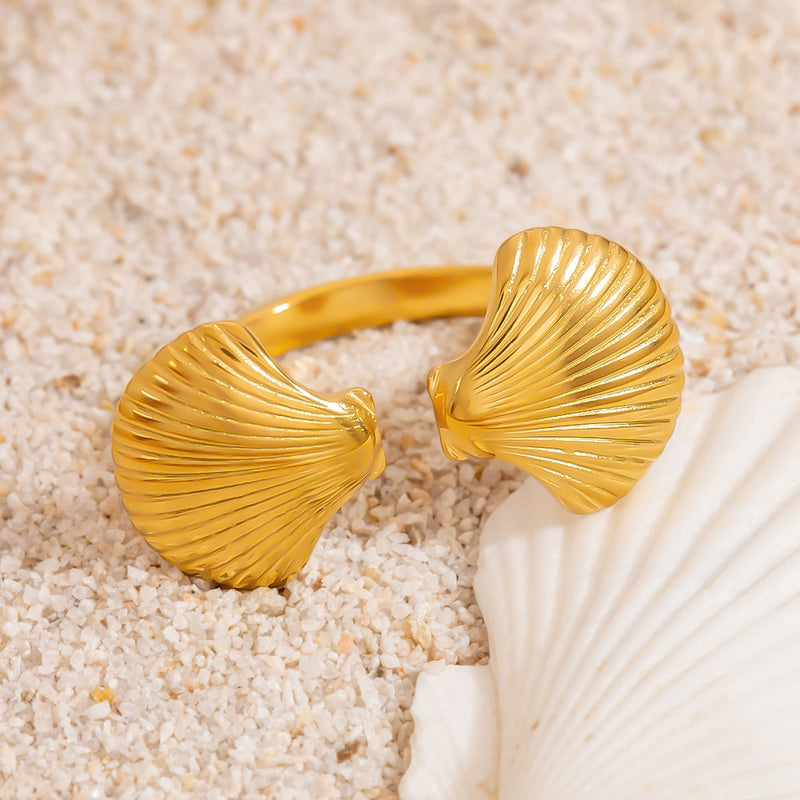 Elegant Gold Shell Ring