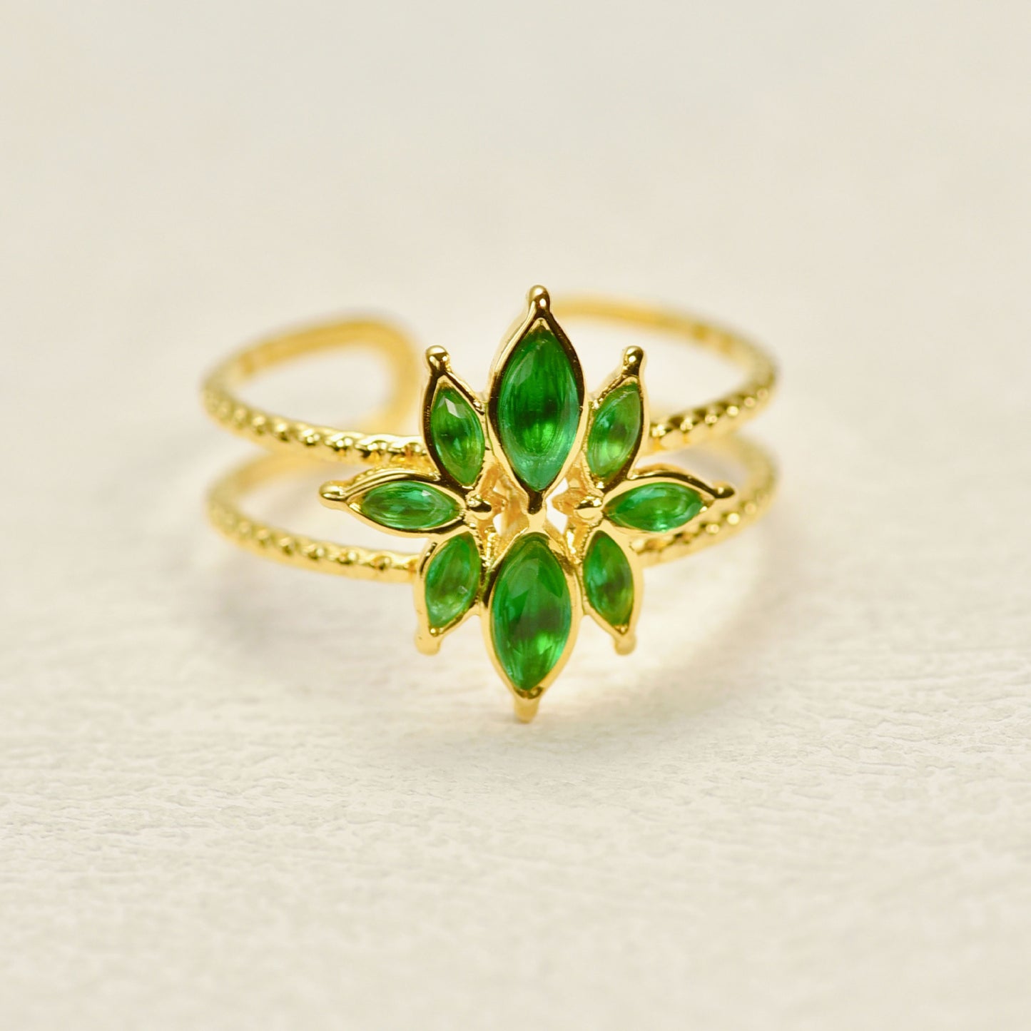 Elegant Green Emerald Ring