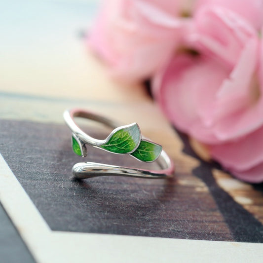 Elegant Green Leaf Ring