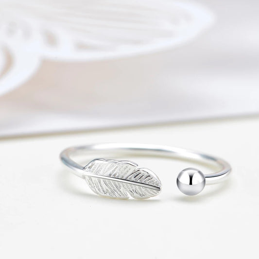Elegant Leaf Pearl Ring