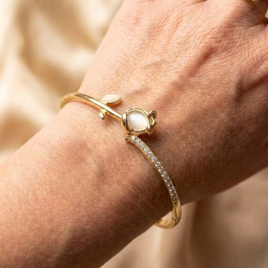 Elegant Pearl Bangle