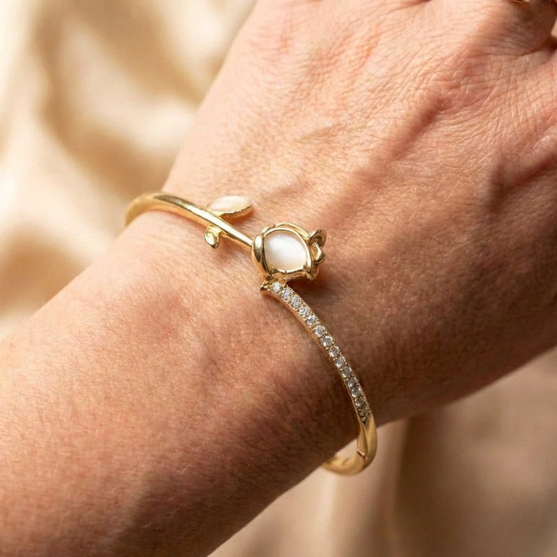 Elegant Pearl Bangle