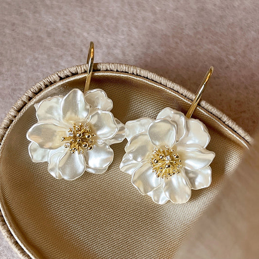 Elegant Pearl Flower Earrings