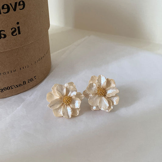 Elegant Pearl Flower Earrings