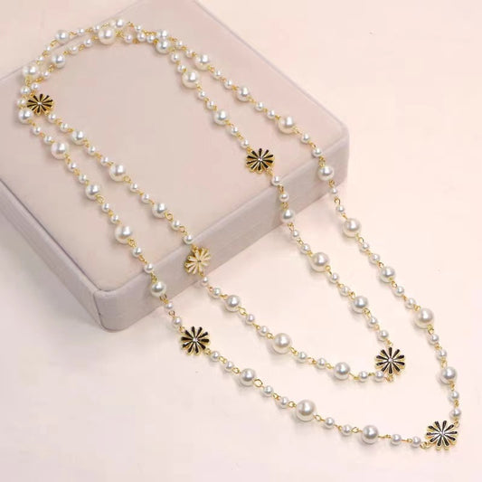 Elegant Pearl Flower Necklace