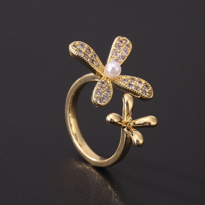 Elegant Pearl Flower Ring
