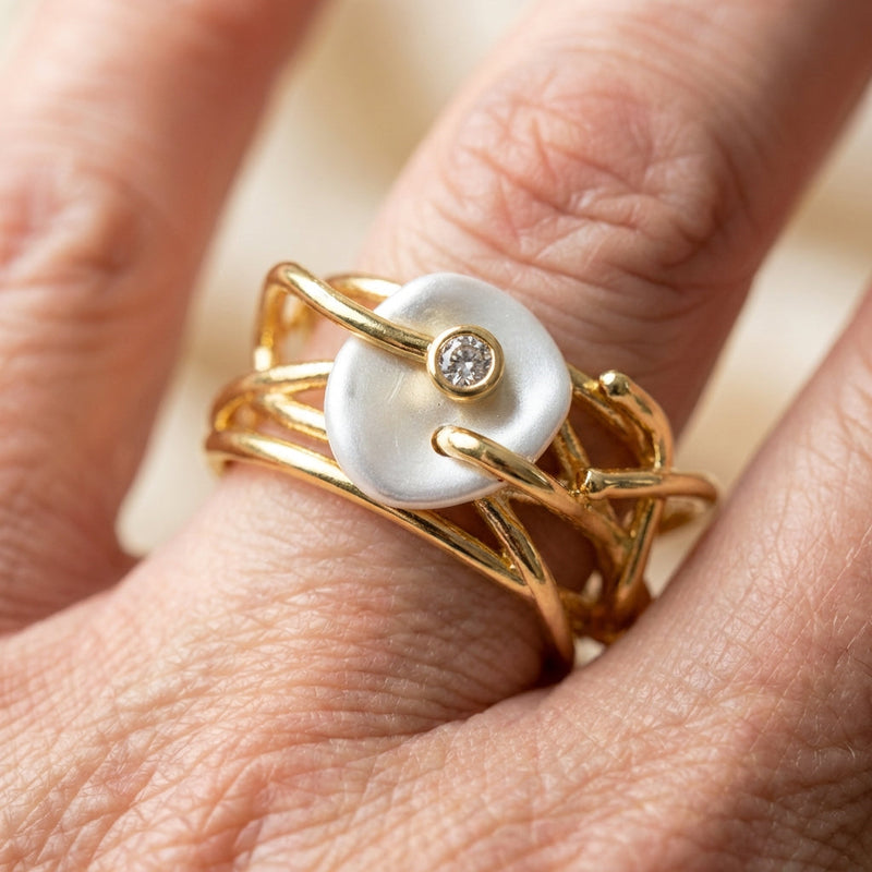 Elegant Pearl Geometric Ring