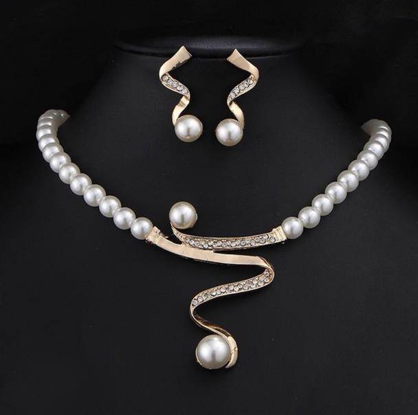 Elegant Pearl Necklace Set