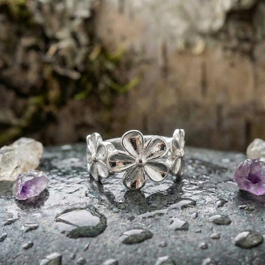 Elegant Silver Flower Ring