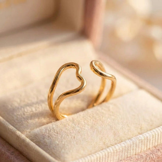 Elegant Gold Curved Ring