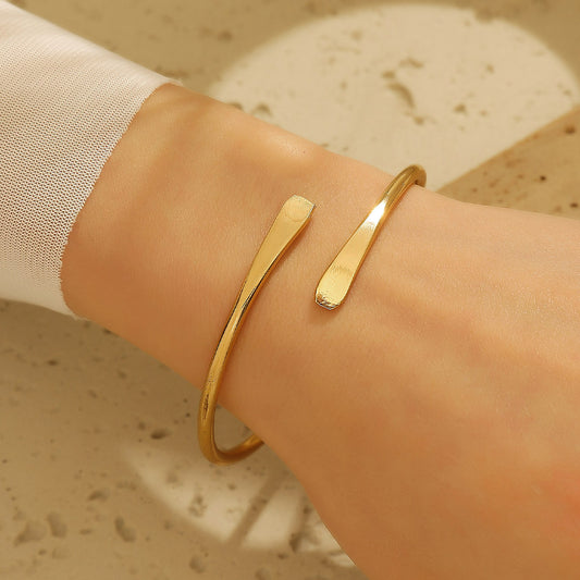 Minimalist Gold Bracelet