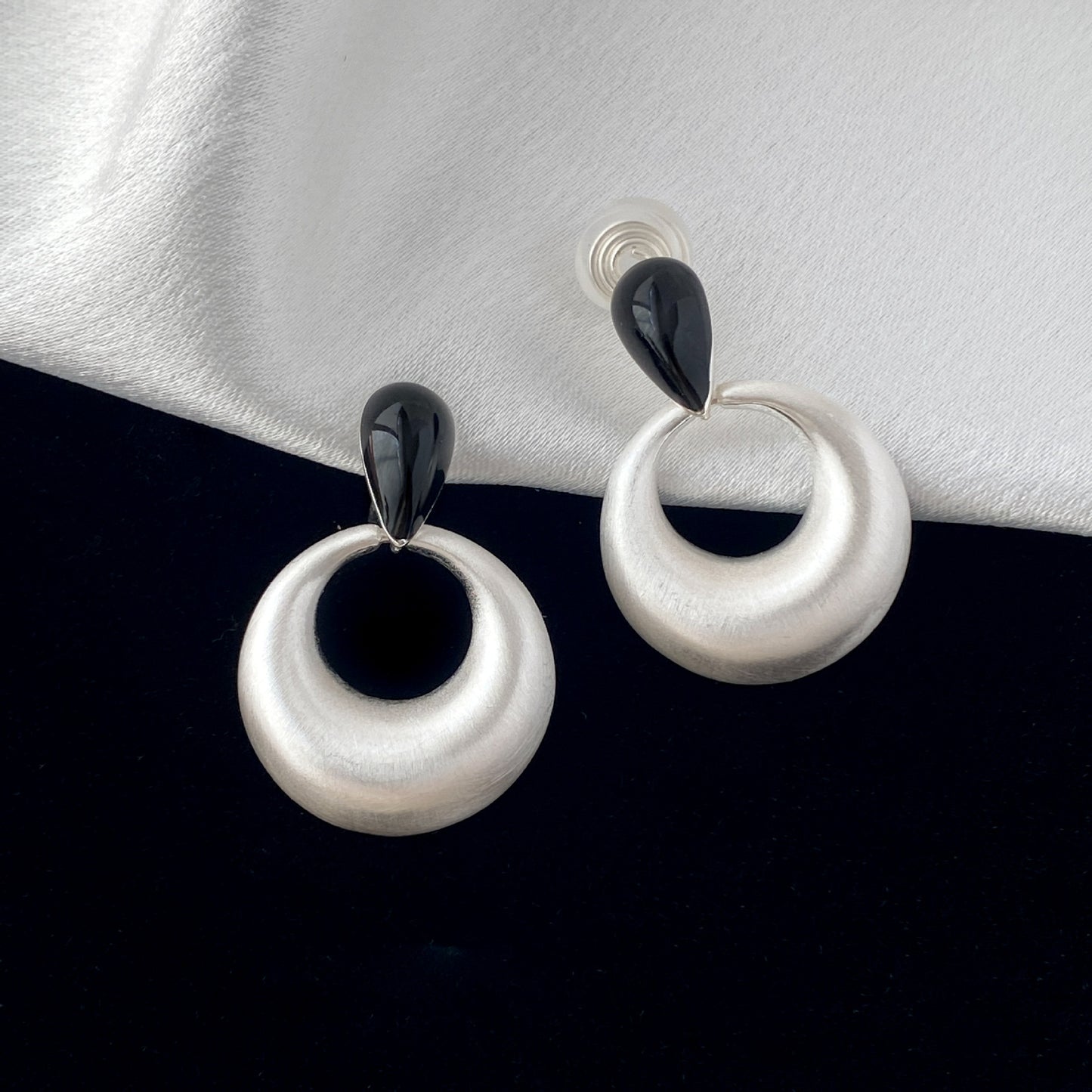 Modern Pearl Drop Earrings