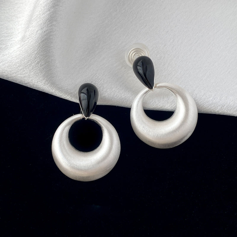 Modern Pearl Drop Earrings