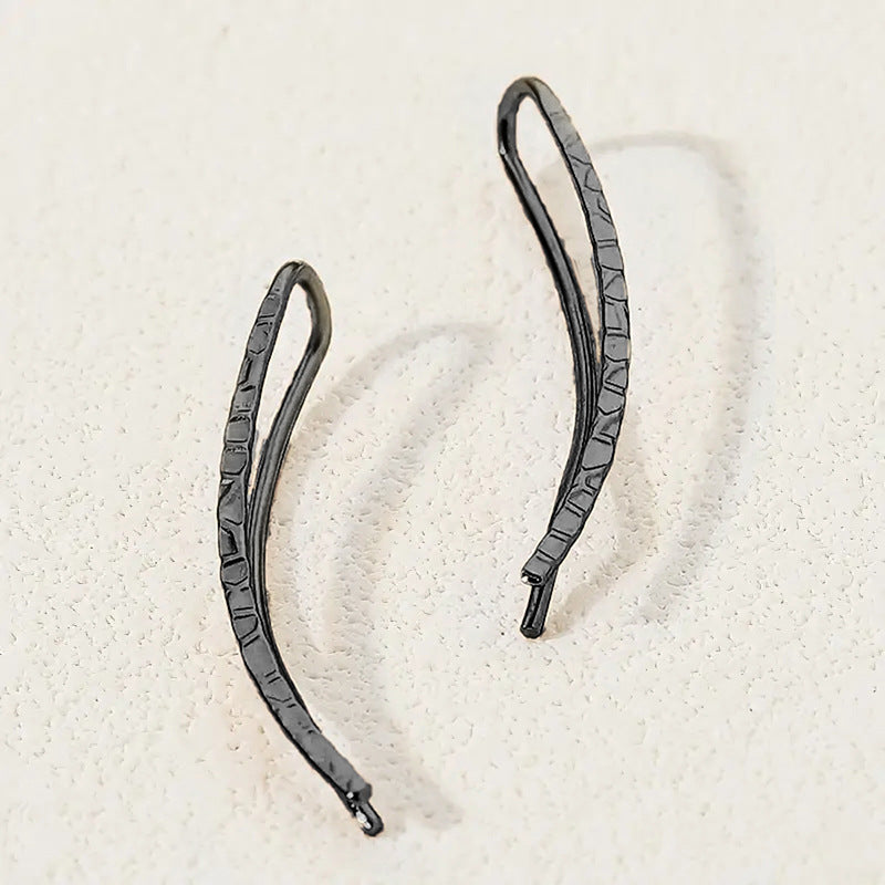 Elegant Minimalist Curved Earring