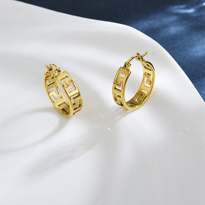Charming Gold Earring for Any Occasion