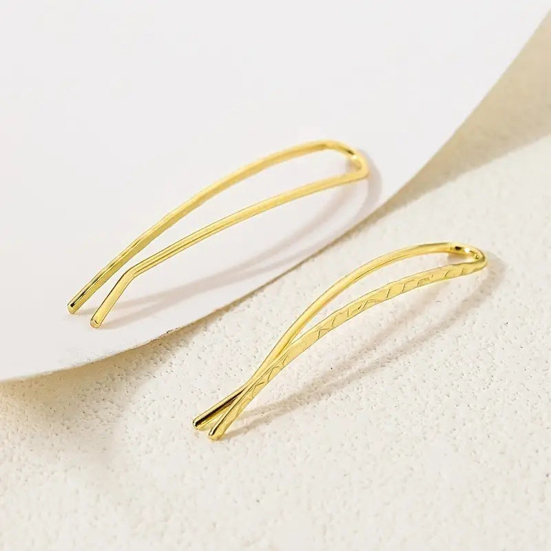 Elegant Minimalist Curved Earring