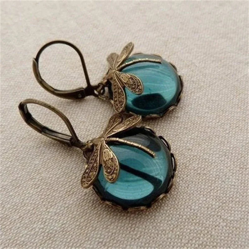 Classic Gold Earrings with Timeless Appeal