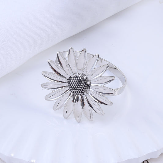Statement Daisy Ring