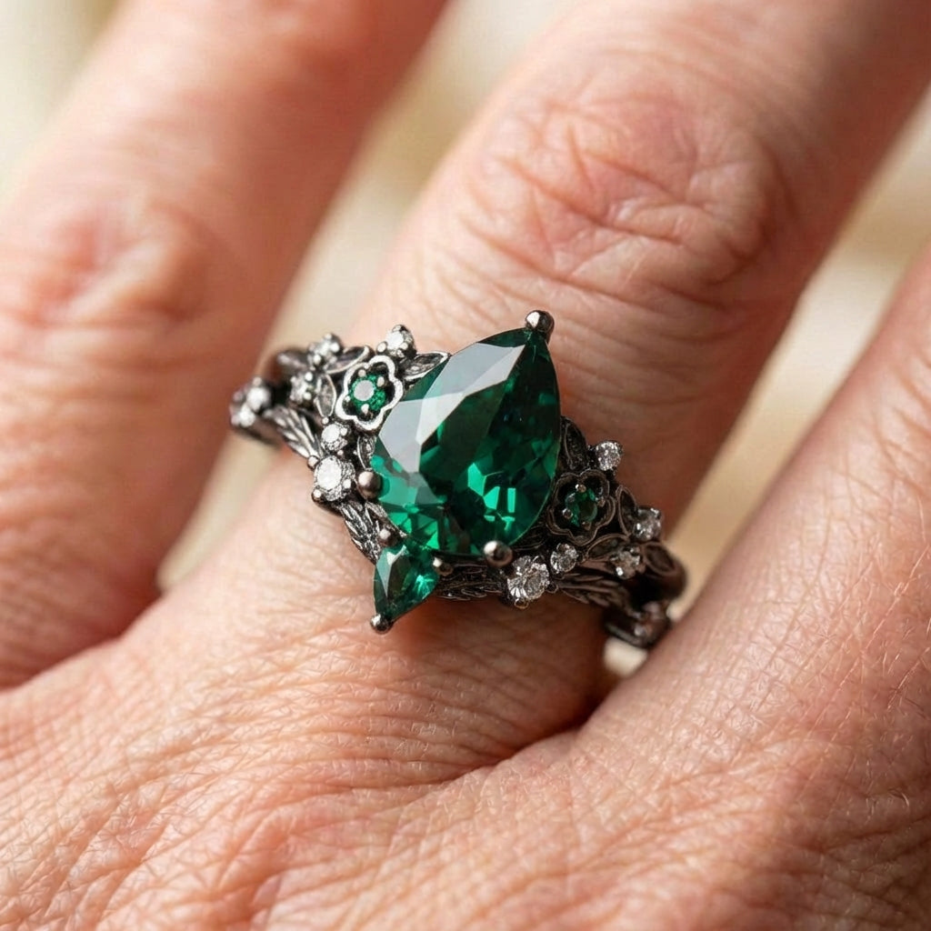 Vintage Emerald Flower Ring