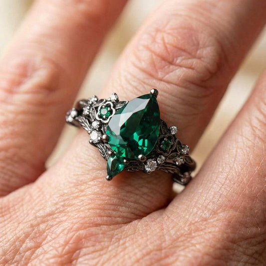 Vintage Emerald Flower Ring