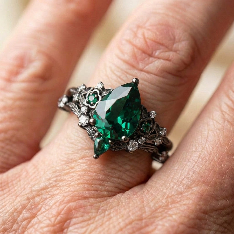 Vintage Emerald Flower Ring