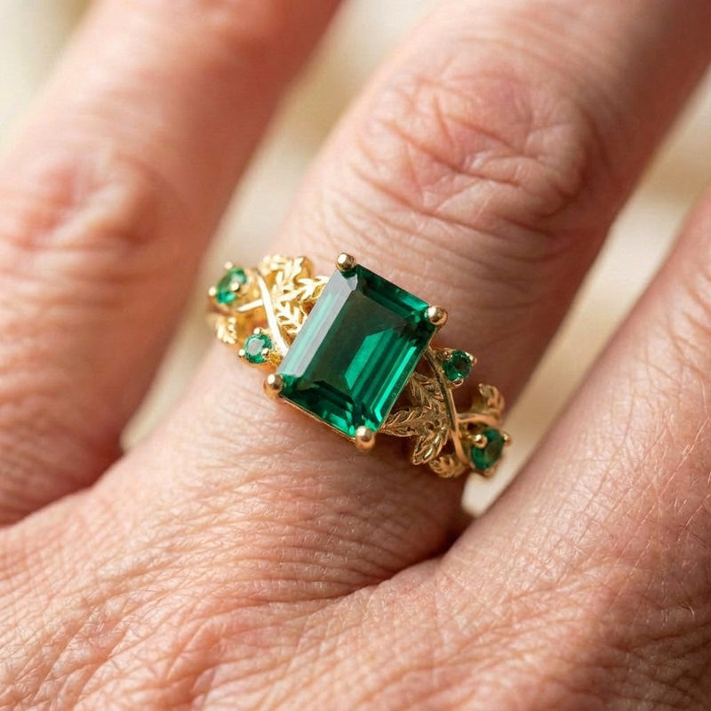 Vintage Emerald Flower Ring