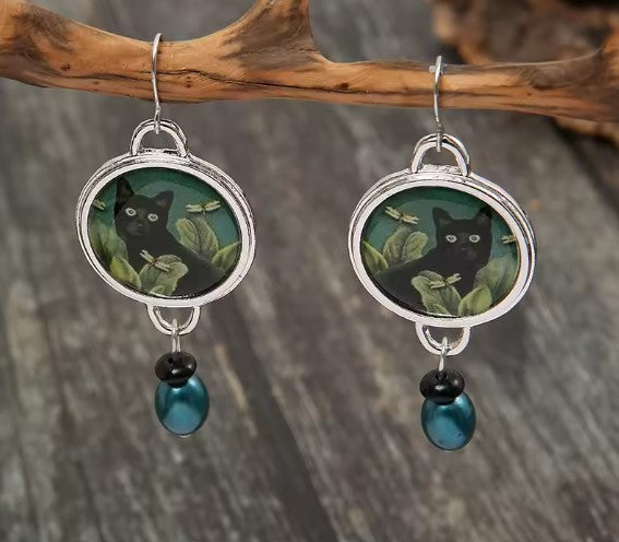 Vintage Round Black Cat