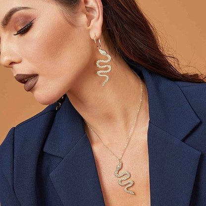 Serpent Pendant In Gold And Brilliant Diamonds